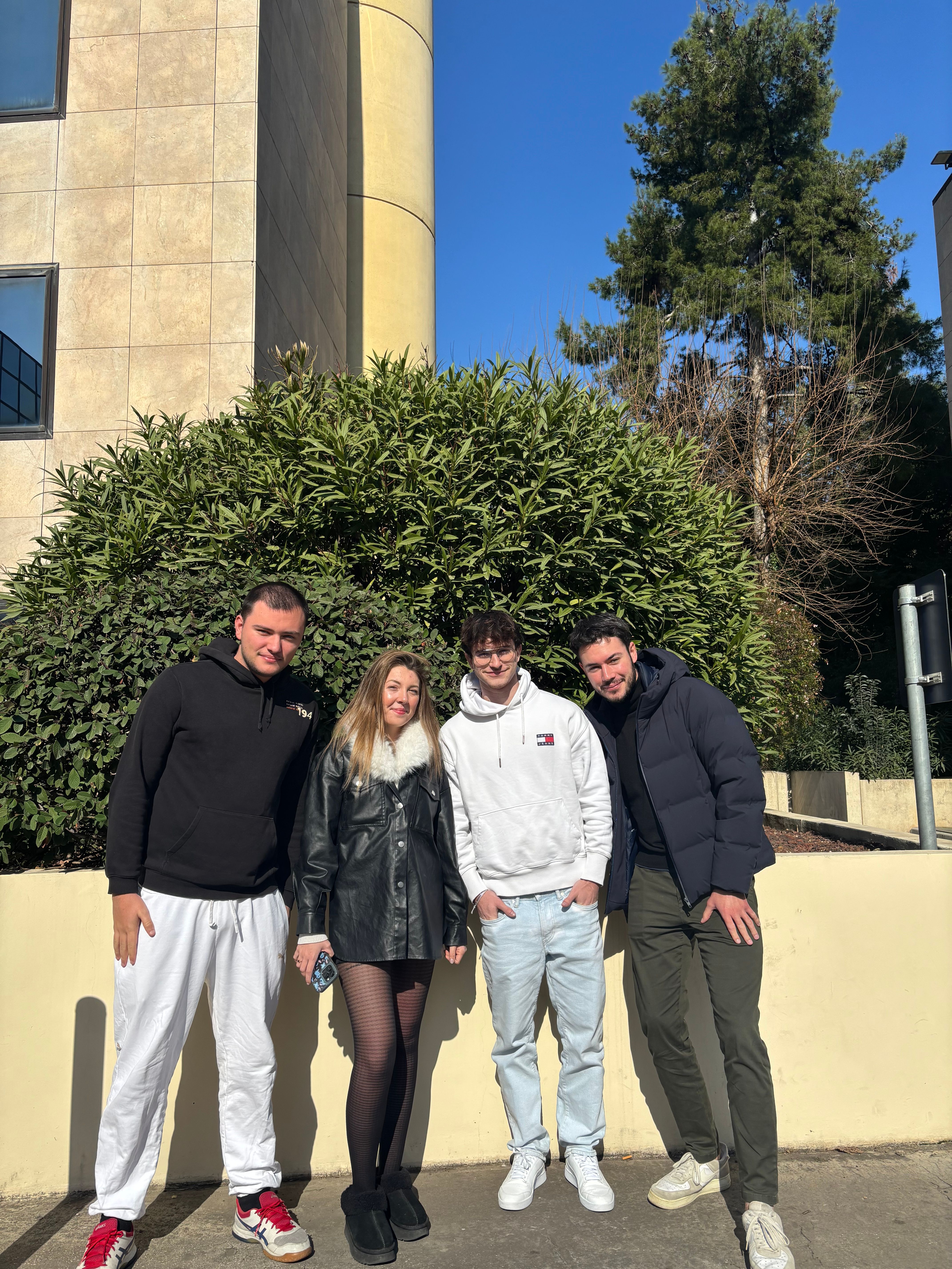 Un groupe d'&eacute;tudiants en BTS N&eacute;gociation et Digitalisation de la relation client en alternance chez ISIM