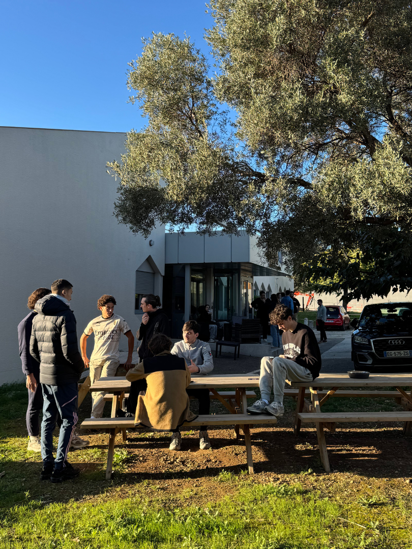 Un groupe d'étudiants du BTS MCO en alternance au campus ISIM Toulon