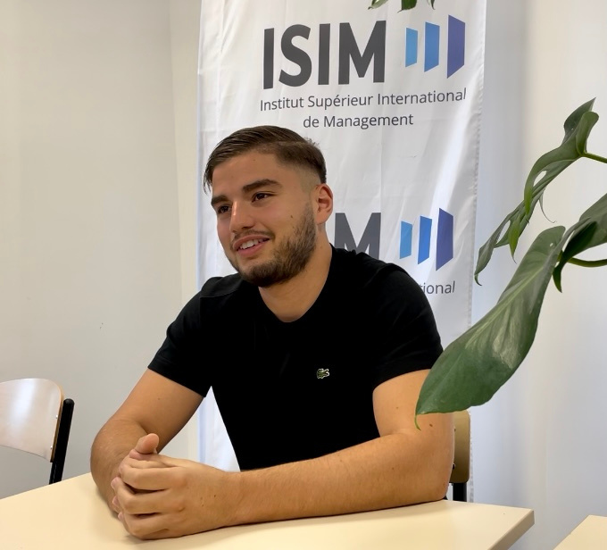 Un candidat passe son entretien pour int&eacute;grer le BTS N&eacute;gociation et Digitalisation de la Relation Client (NDRC) chez ISIM
